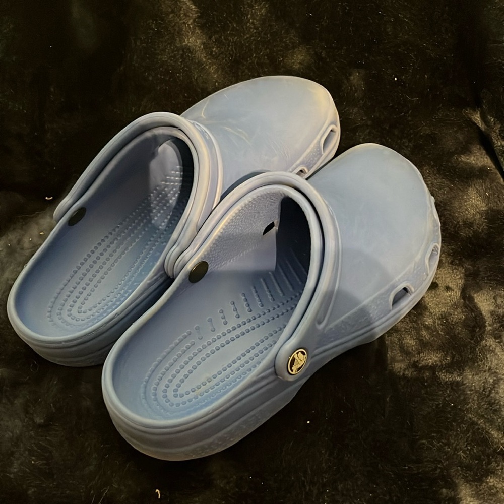 Periwinkle crocs sz 10